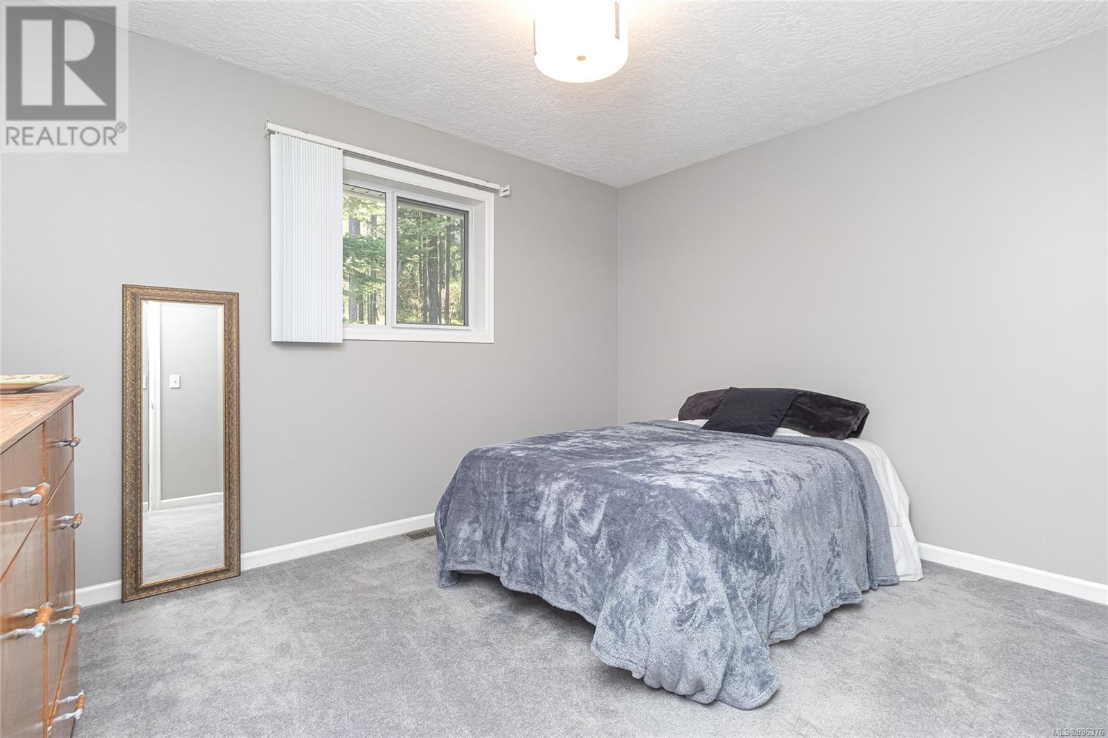 Property at 161 Hartland Ave image 1