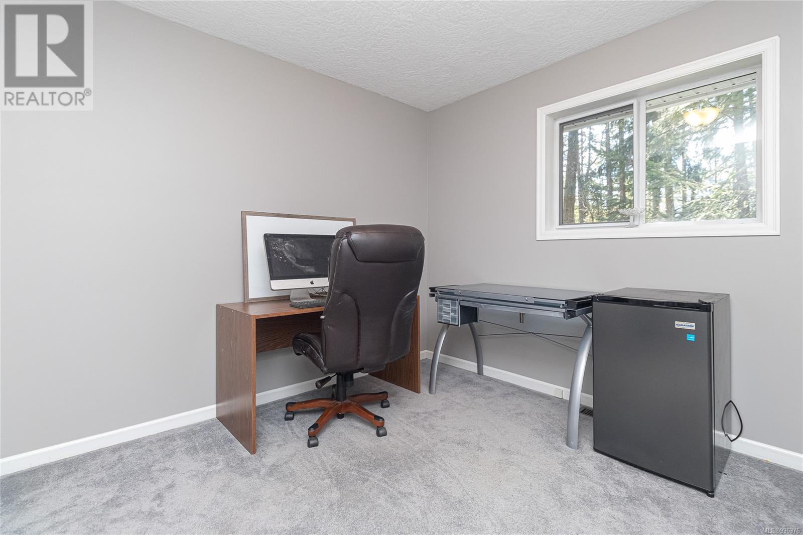 Property at 161 Hartland Ave image 3