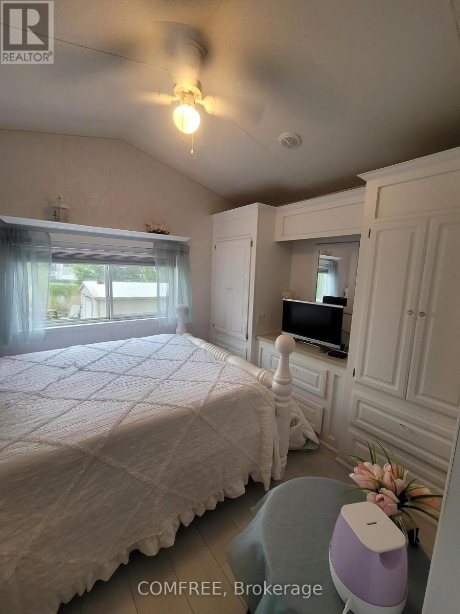 15 Huron Circle, Wasaga Beach, Ontario  L9Z 1X7 - Photo 8 - S12086436