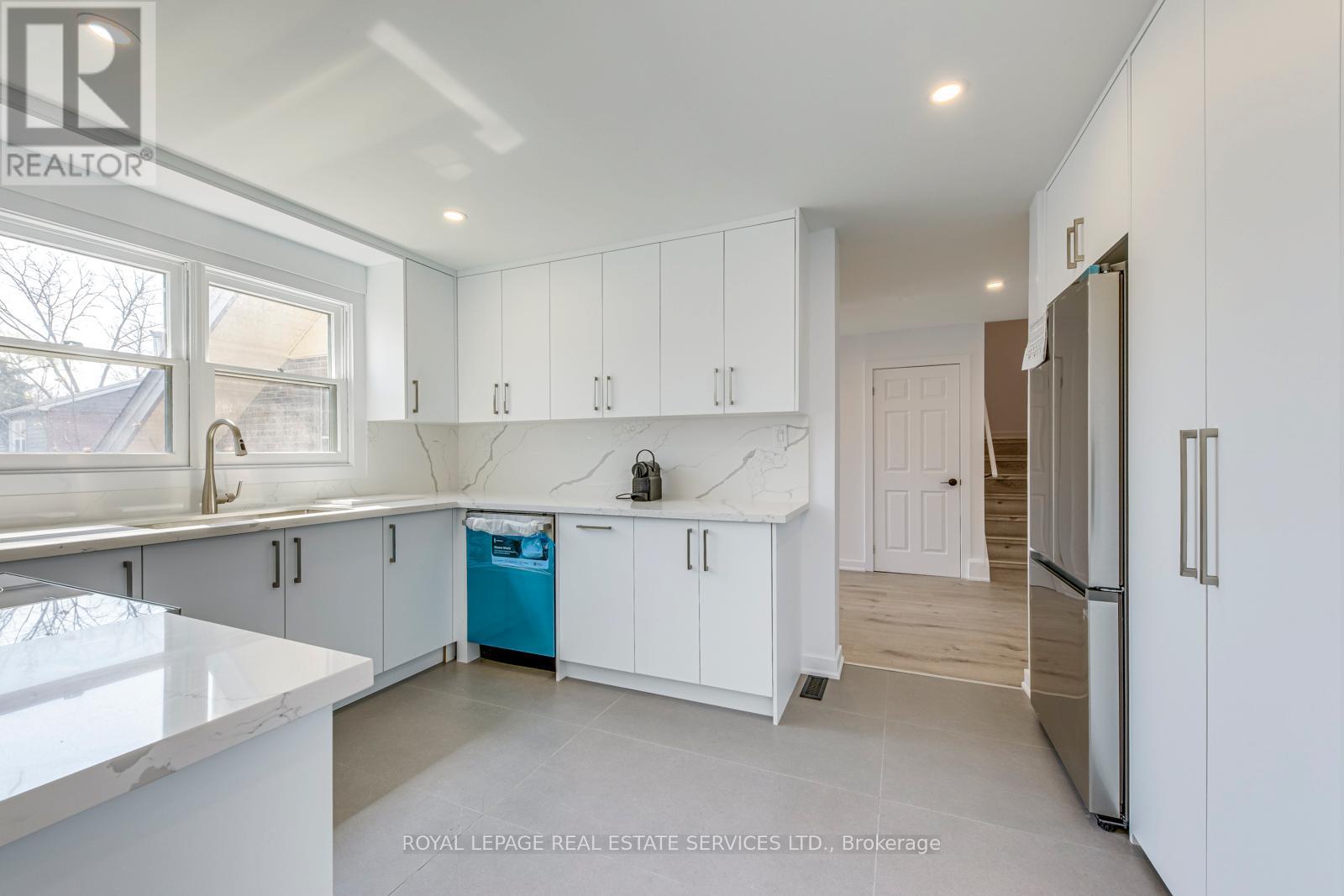 Upper - 1108 Kos Boulevard, Mississauga, Ontario  L5J 4C4 - Photo 11 - W12092461