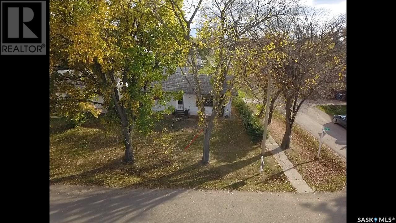 Property at 205 Oak STREET image 2