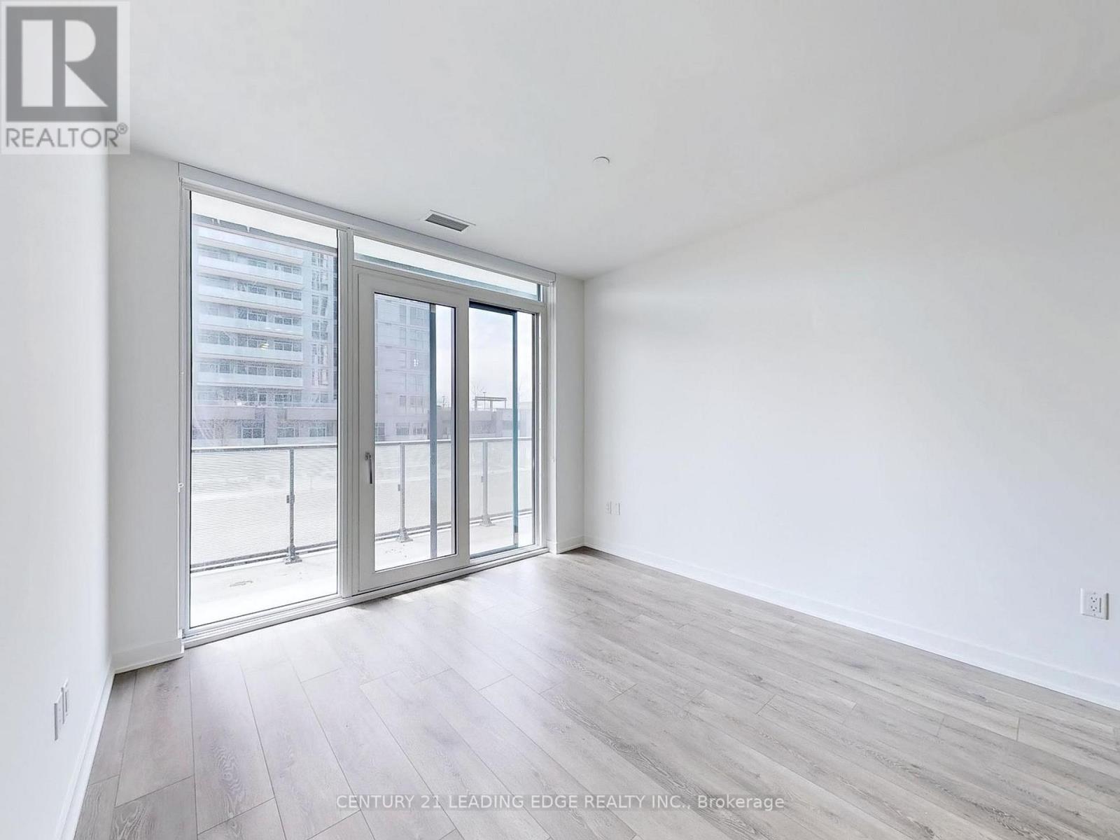 206 - 105 Oneida Crescent, Richmond Hill, Ontario  L4B 0H6 - Photo 5 - N12103042