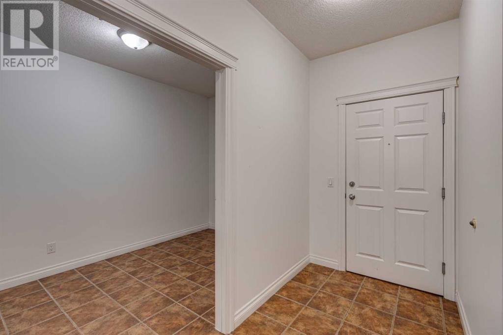 Property at 204, 8 Hemlock Crescent SW image 3