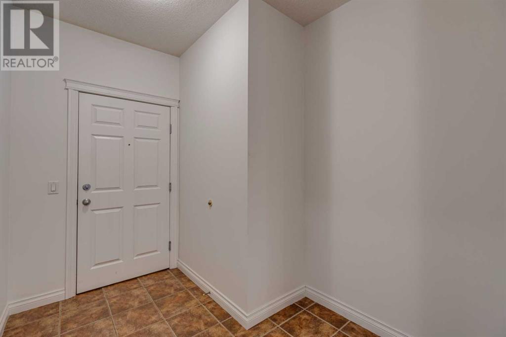 Property at 204, 8 Hemlock Crescent SW image 2
