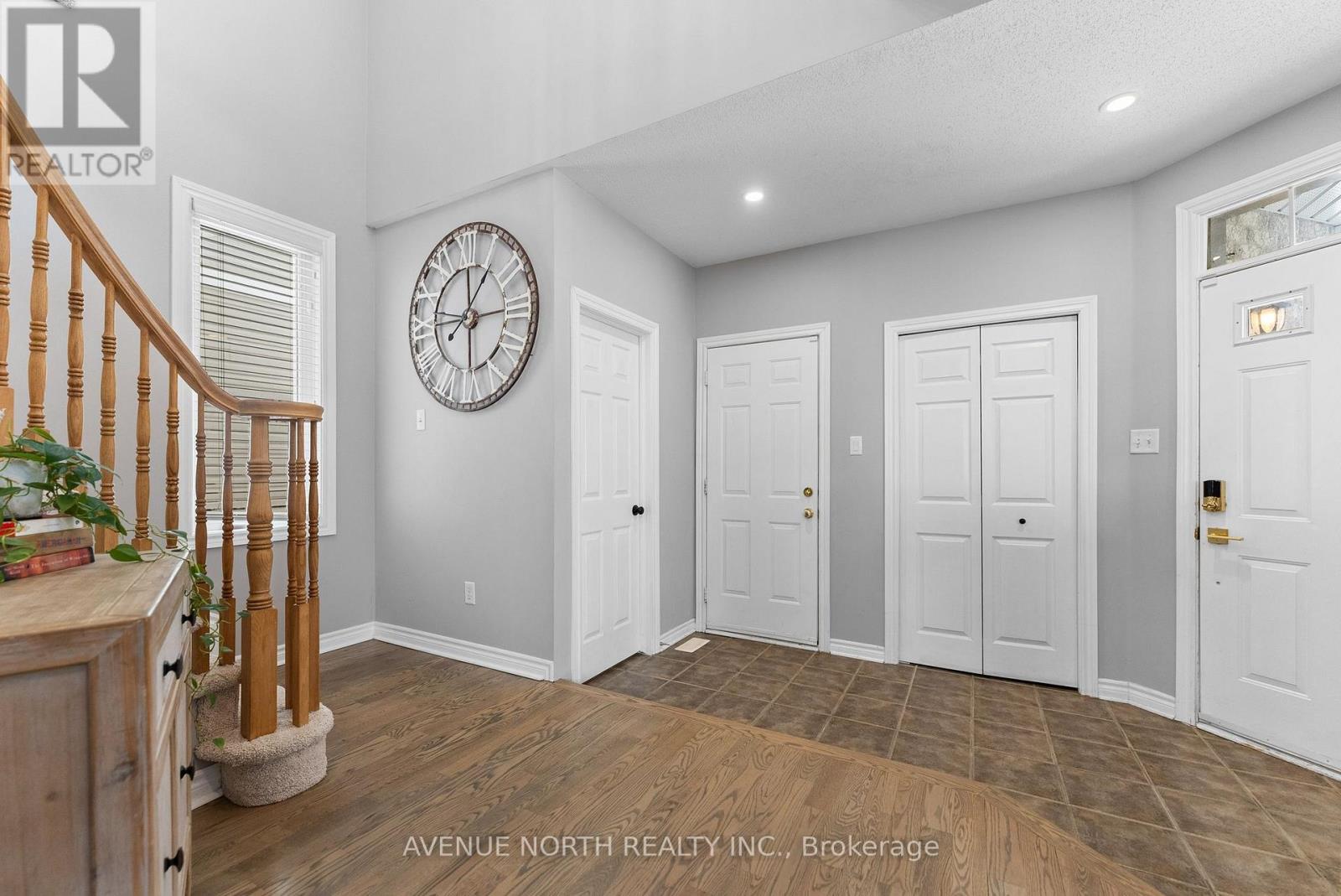 Property at 40 FRIENDLY CRESCENT image 3