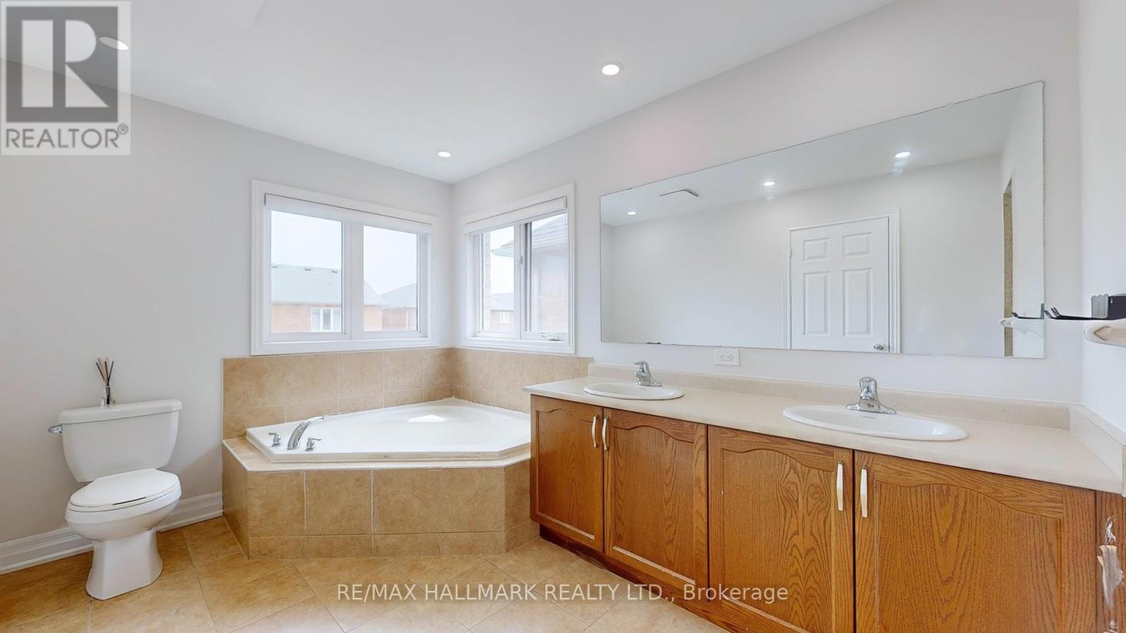 45 Romanelli Crescent, Bradford West Gwillimbury, Ontario  L3Z 0X7 - Photo 26 - N12074309