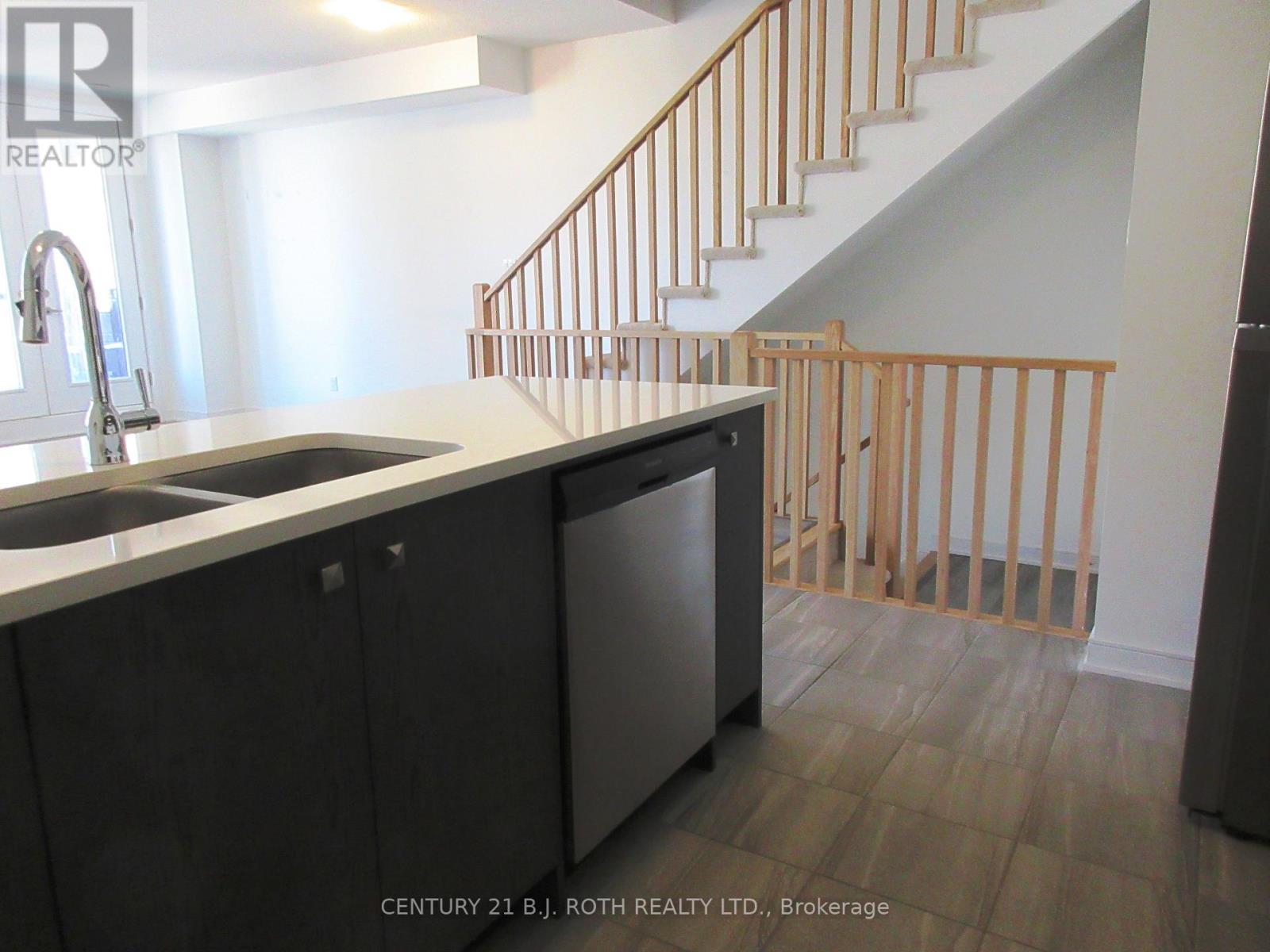 Property at 44 RED MAPLE LANE image 5