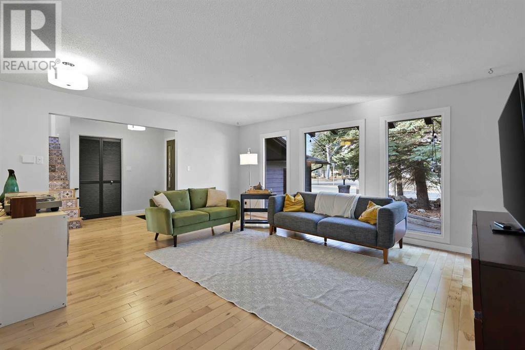 Property at 148 Midlake Boulevard SE image 5