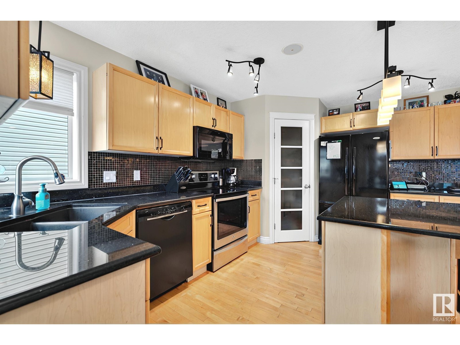 Property at 25 DANFIELD PL image 5