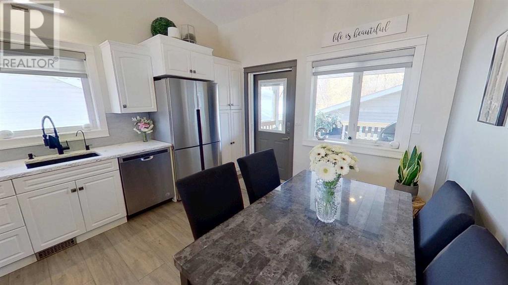 Property at 129 Cameron Crescent image 4