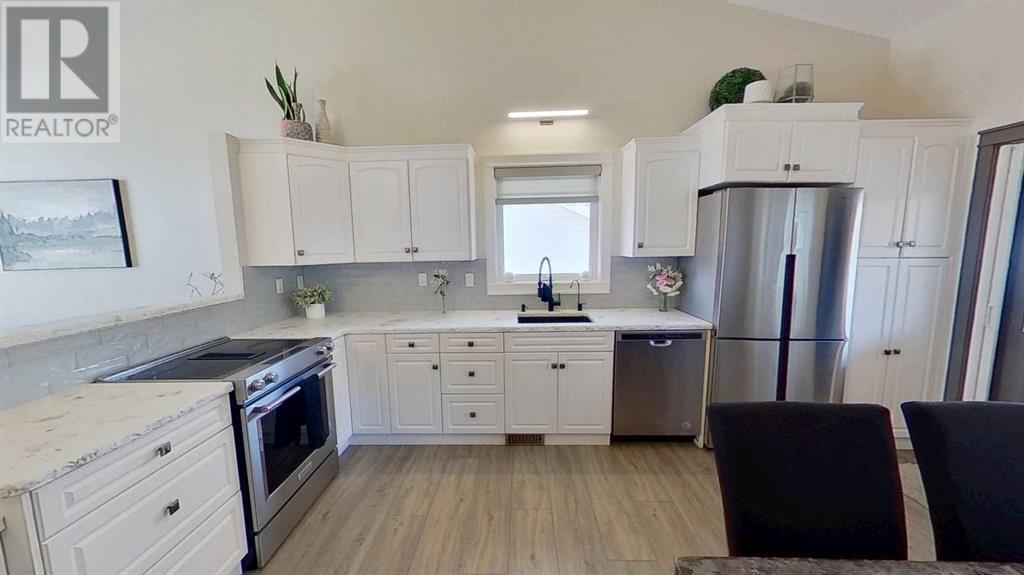 Property at 129 Cameron Crescent image 3