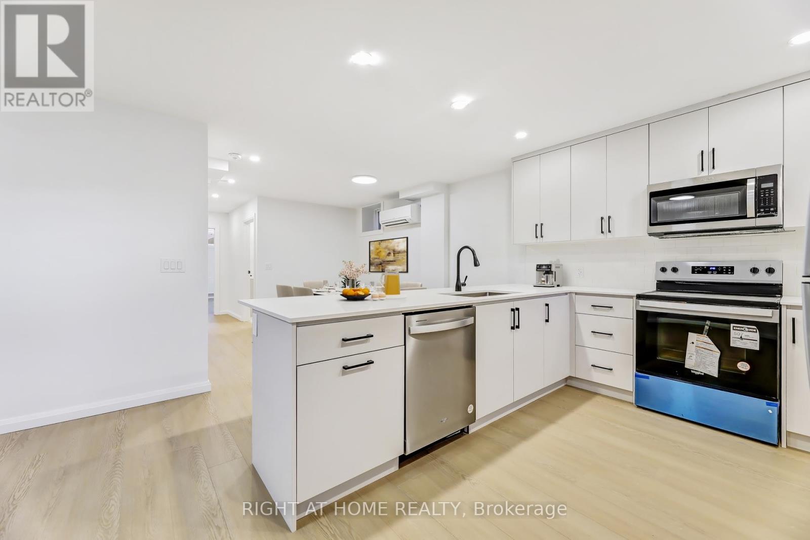 Lower - 35 Braemar Avenue, Toronto, Ontario  M5P 2L1 - Photo 6 - C12103117