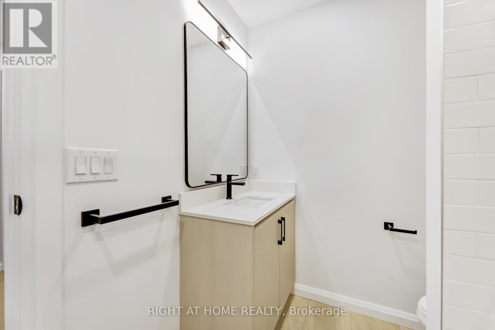 Lower - 35 Braemar Avenue, Toronto, Ontario  M5P 2L1 - Photo 9 - C12103117