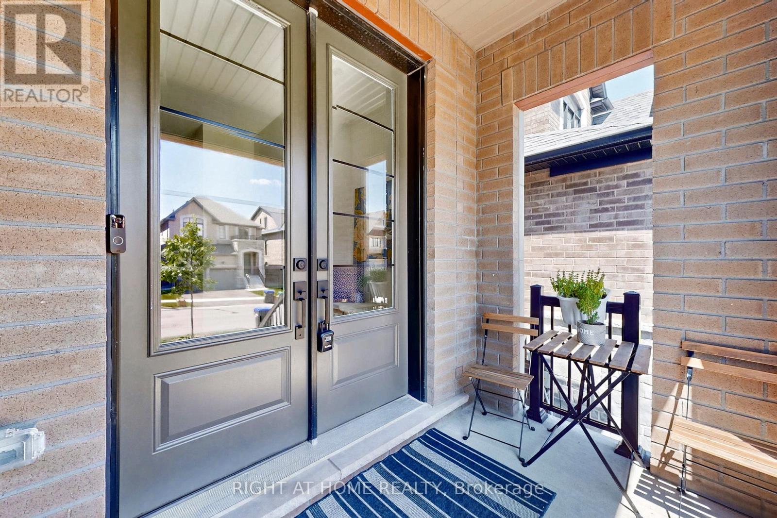 Property at 1348 BLACKMORE STREET image 3