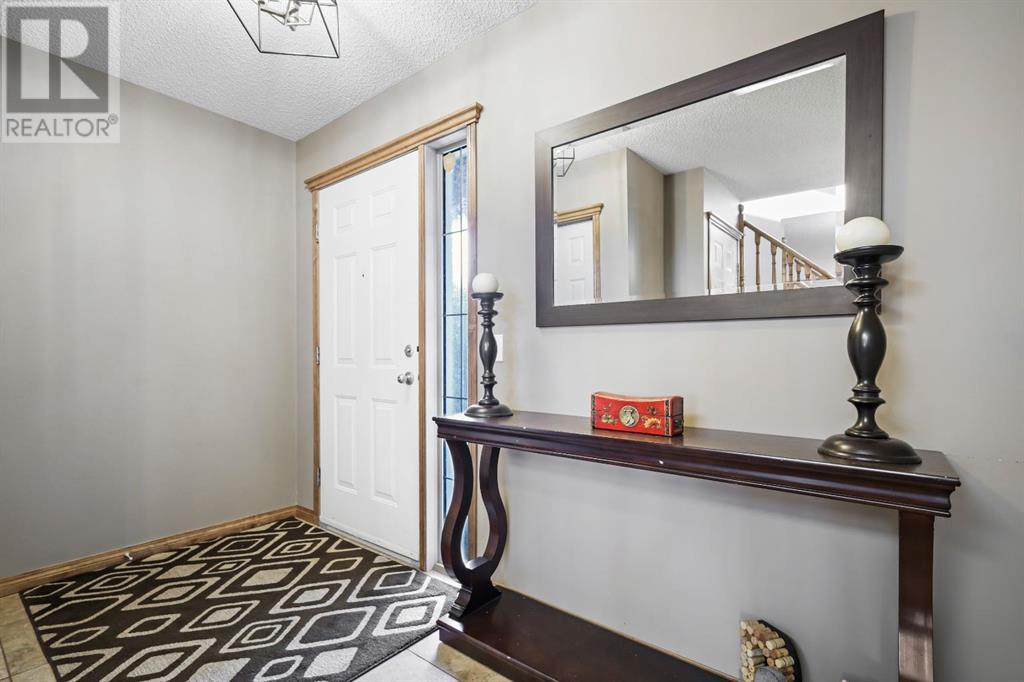 24 Rockyledge Crescent Nw, Calgary, Alberta  T3G 5M9 - Photo 4 - A2214411
