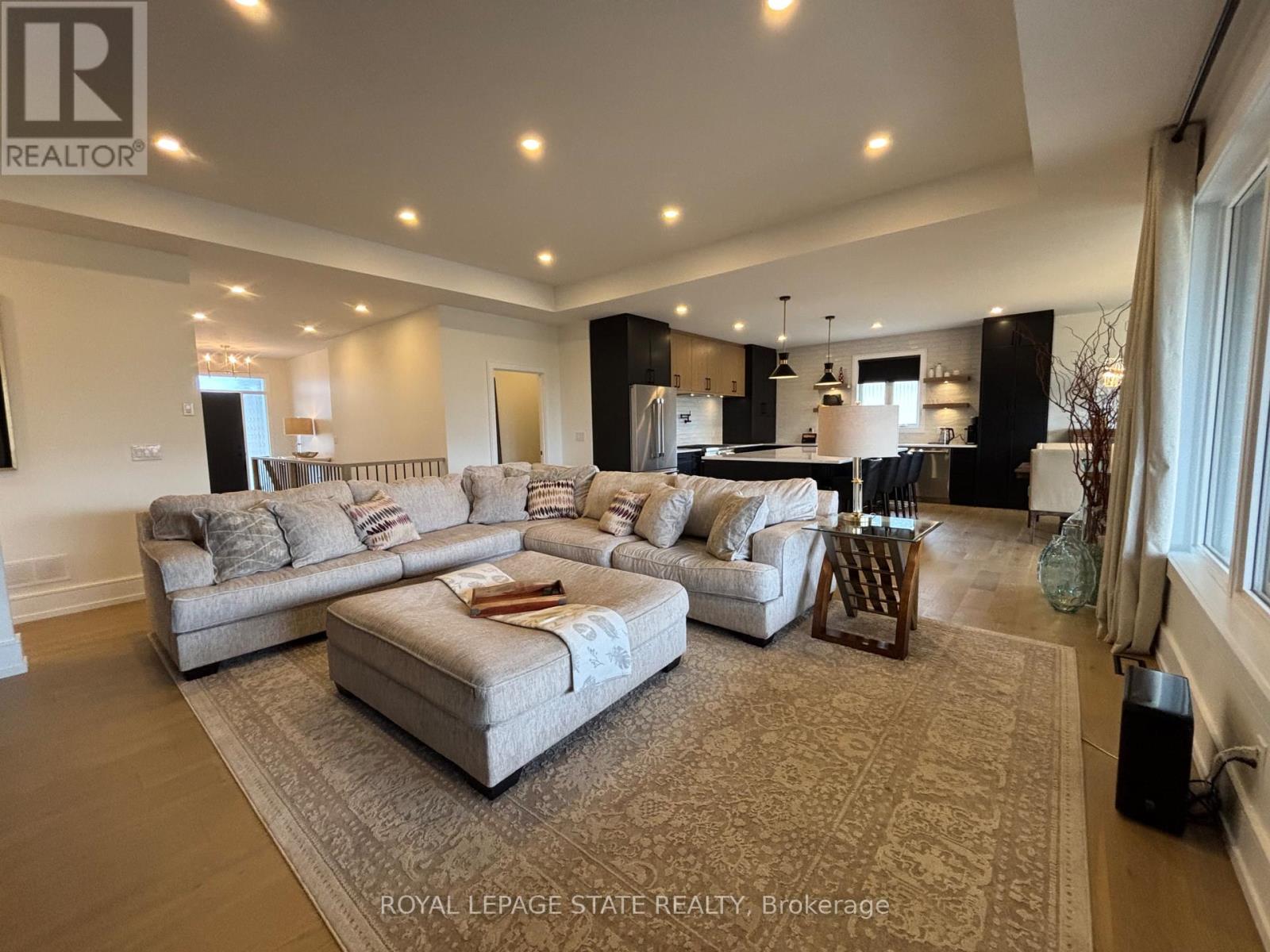 3642 Vosburgh Place, Lincoln, Ontario  L0R 1G0 - Photo 4 - X12069087
