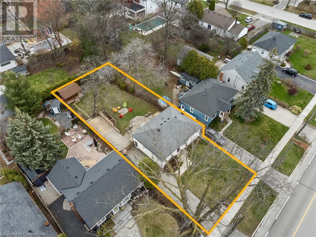 Property at 407 QUEEN MARY Drive image 3