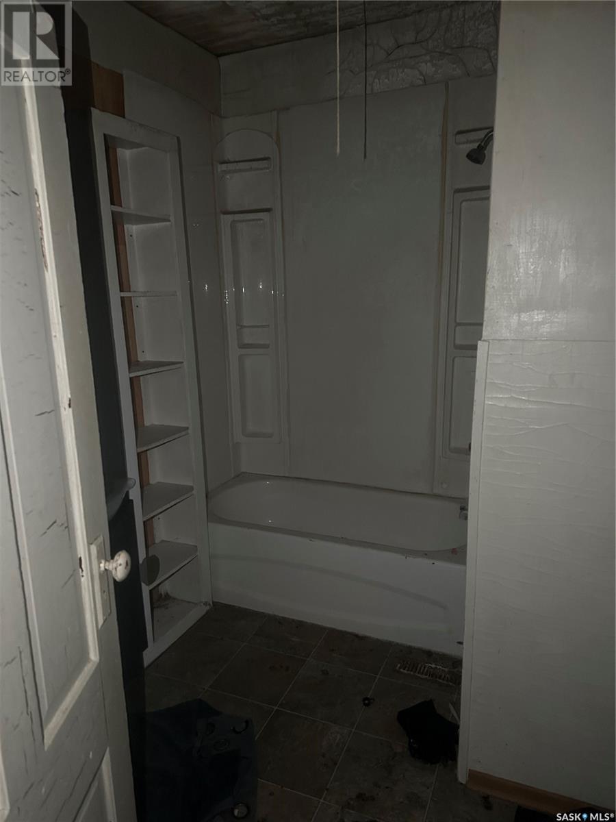 Valley House On 3.15 Acre Lot, Longlaketon Rm No. 219, Saskatchewan  S0G 0J5 - Photo 10 - SK995960
