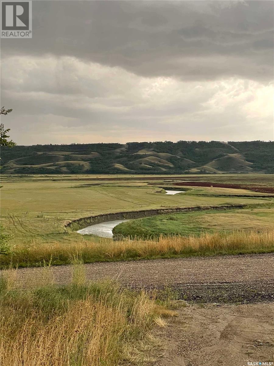 Valley House On 3.15 Acre Lot, Longlaketon Rm No. 219, Saskatchewan  S0G 0J5 - Photo 1 - SK995960