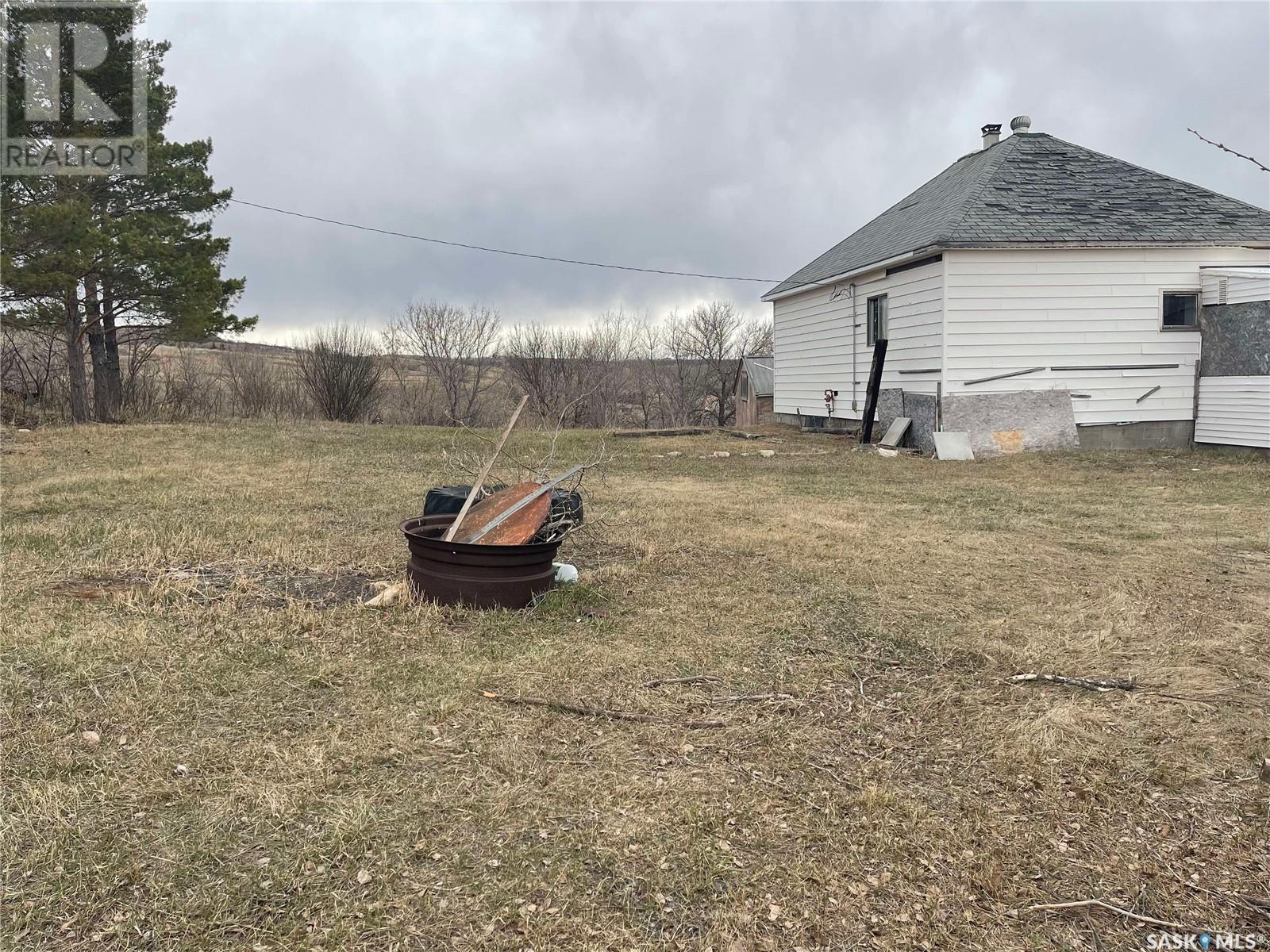 Valley House On 3.15 Acre Lot, Longlaketon Rm No. 219, Saskatchewan  S0G 0J5 - Photo 4 - SK995960