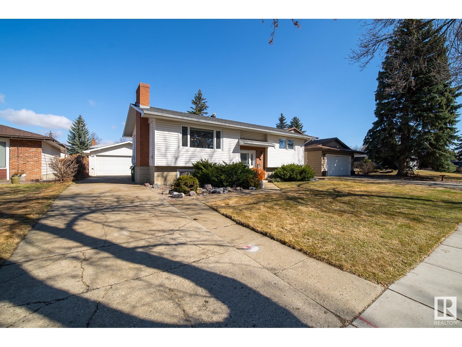Property at 82 GLENWOOD CR image 3