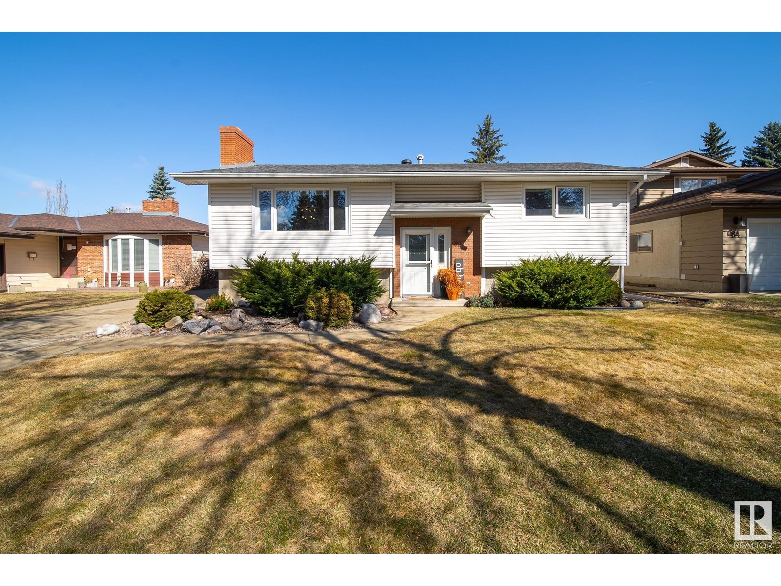 Property at 82 GLENWOOD CR image 2