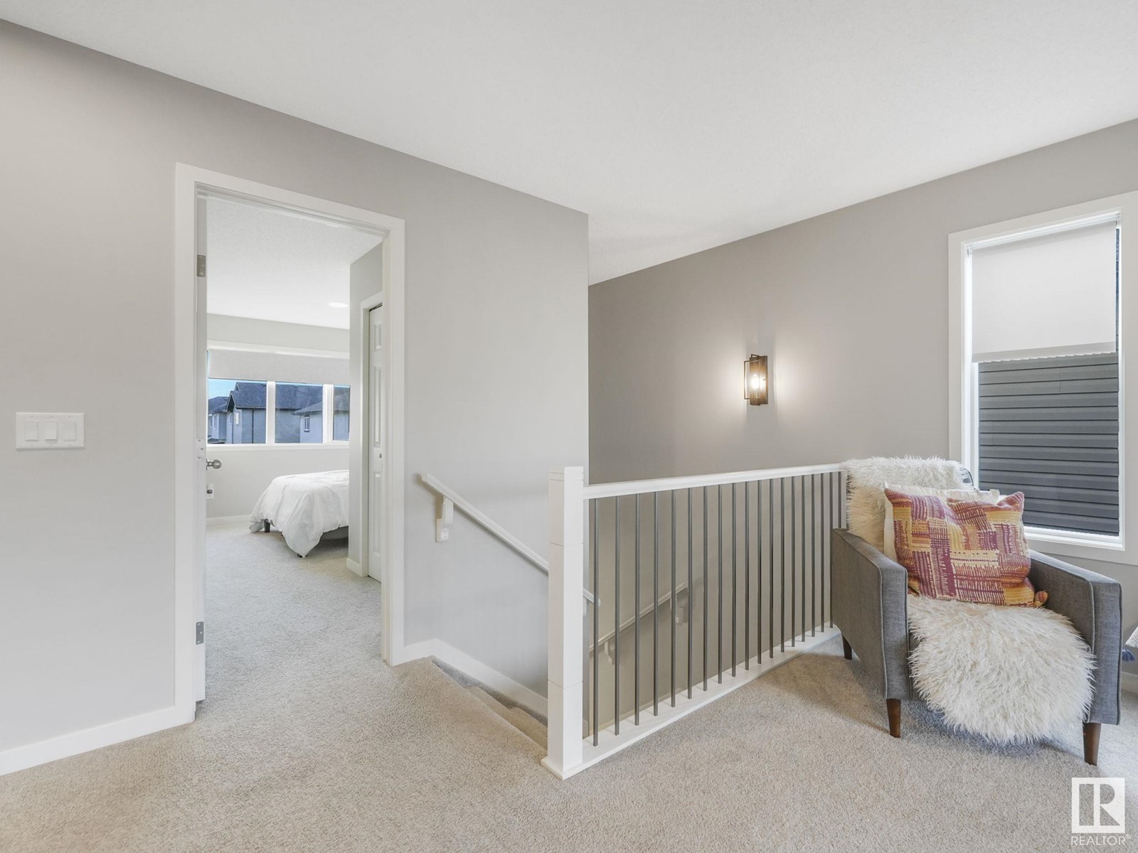 Property at 10 AUTUMNWOOD CR image 4