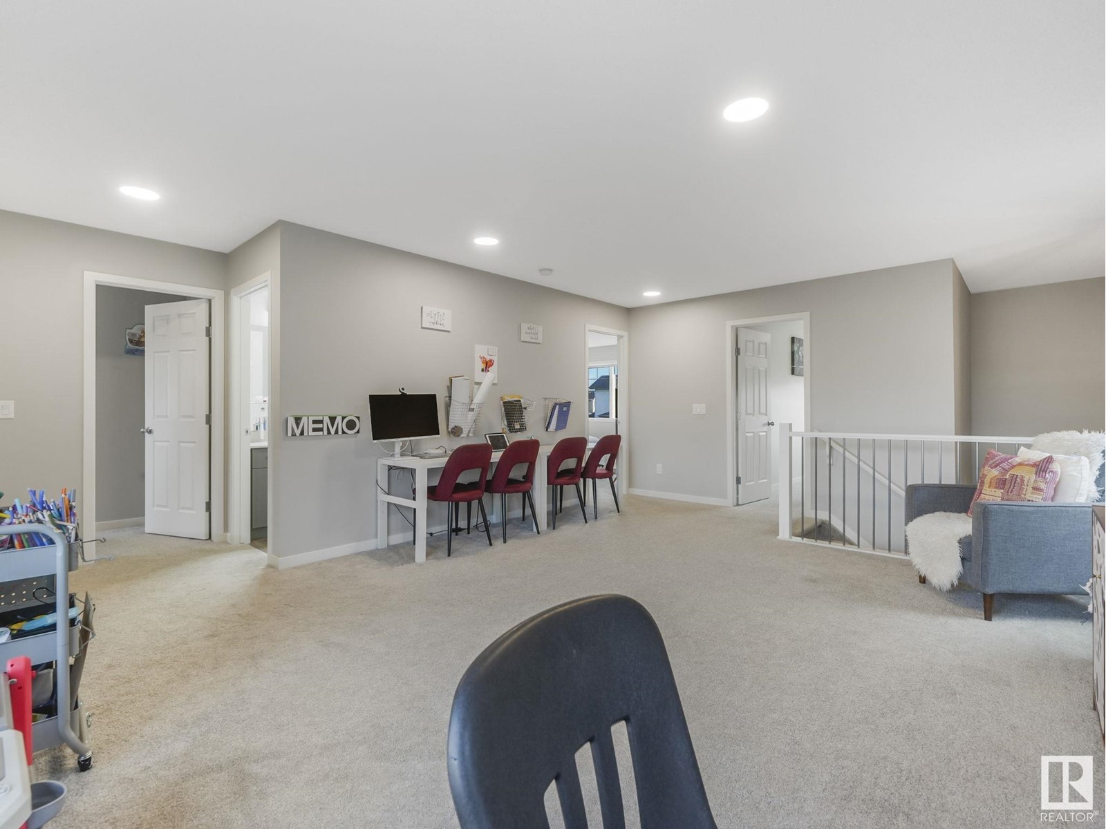 Property at 10 AUTUMNWOOD CR image 3