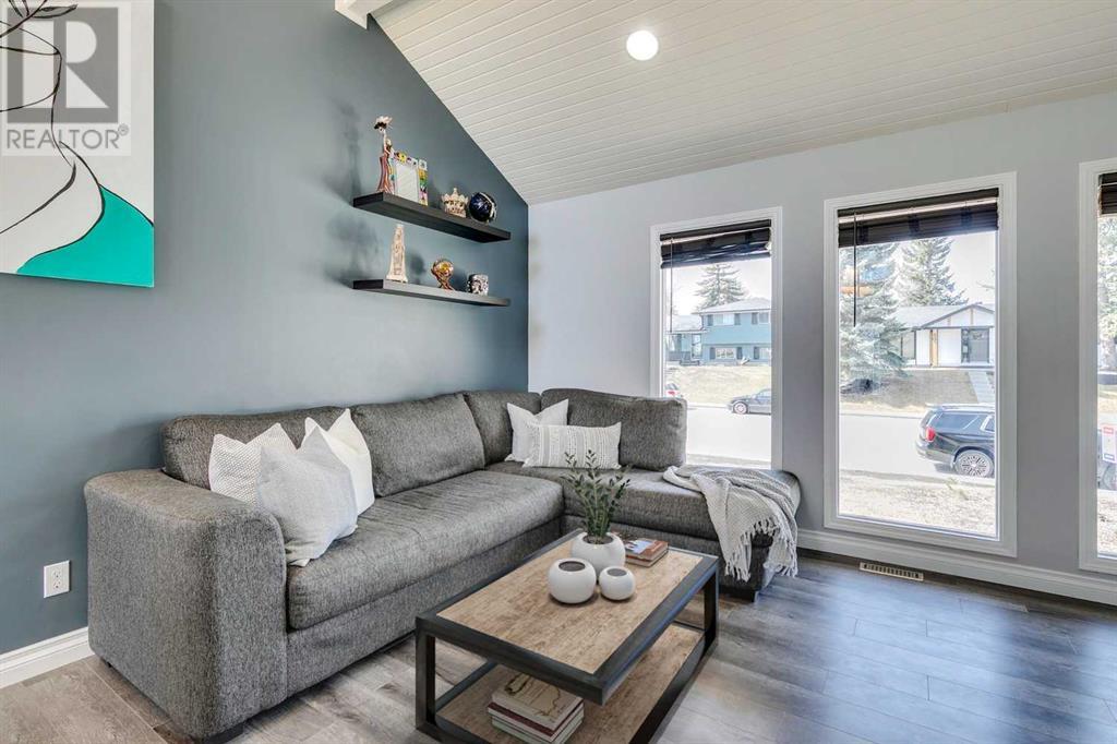 628 Canterbury Drive Sw, Calgary, Alberta  T2W 2A1 - Photo 4 - A2214511