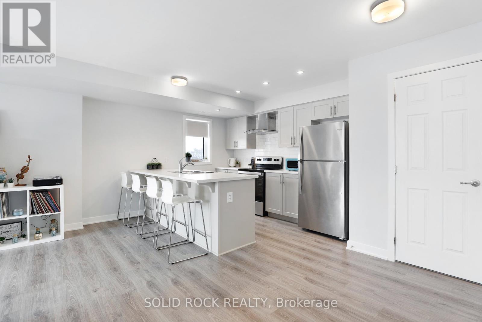 Property at 512 PILOT PRIVATE image 4