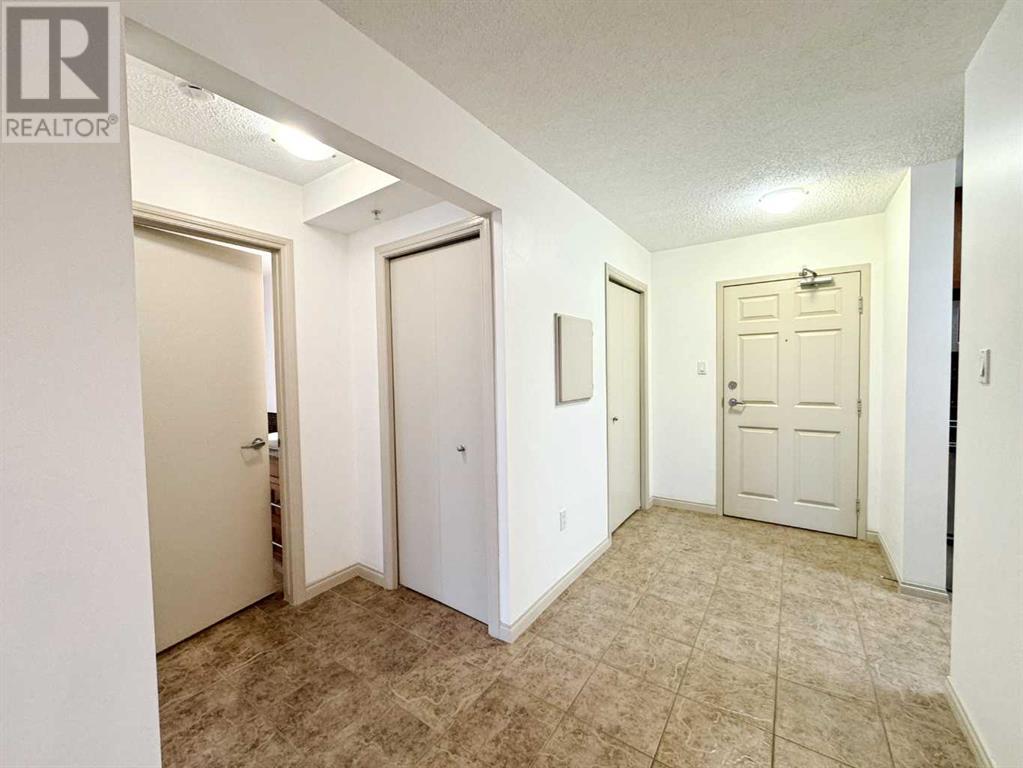 Property at 209, 790 Kingsmere Crescent SW image 2