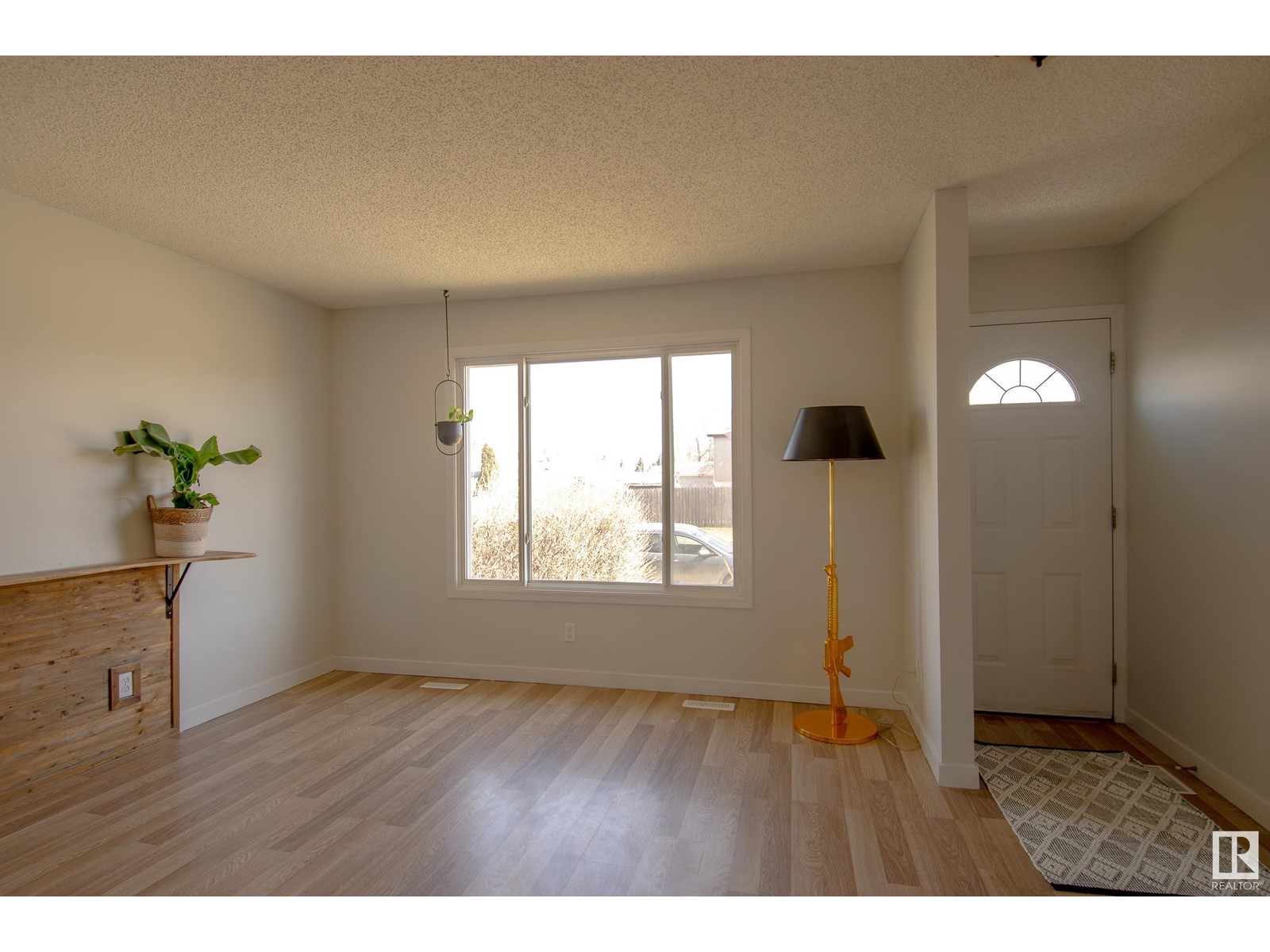 Property at 15806 84 ST NW image 3