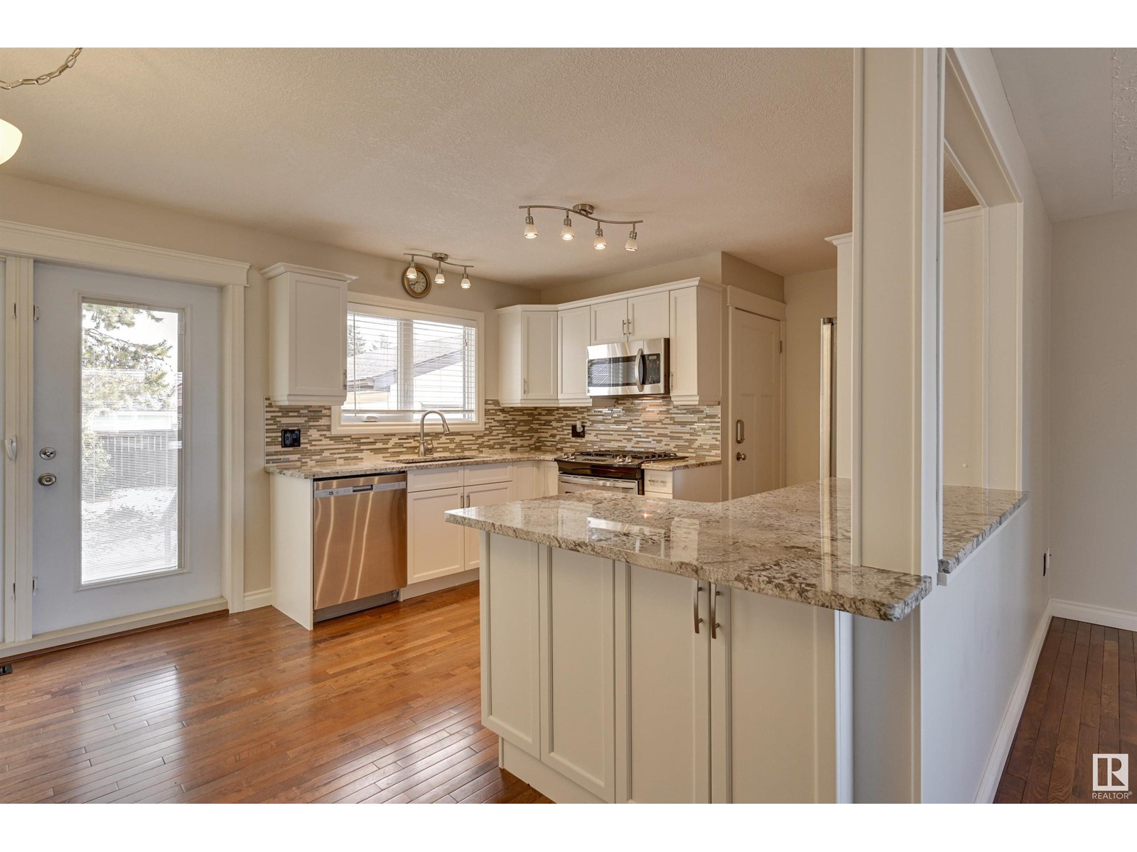 Property at 9431 74 ST NW NW image 3