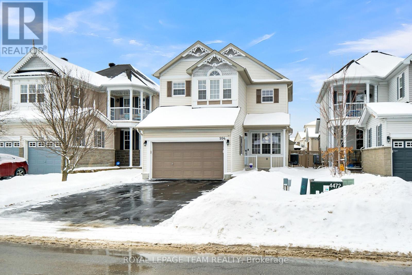 Property at 994 LINARIA WALK E image 2