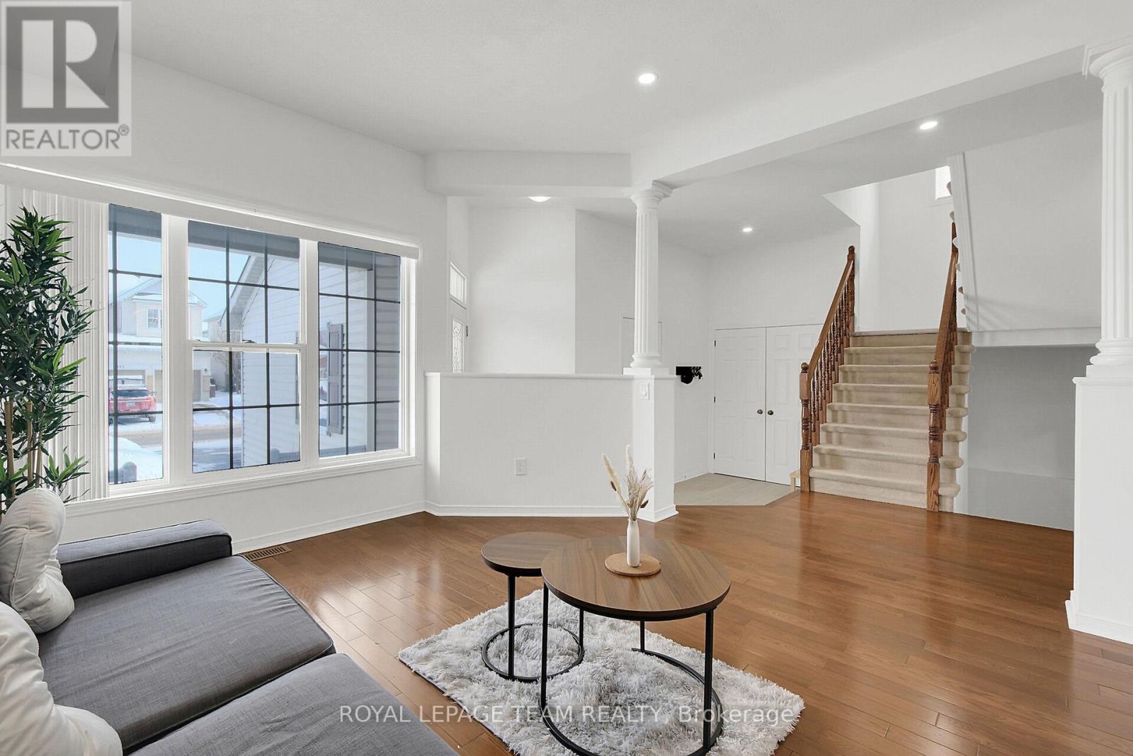 Property at 994 LINARIA WALK E image 4