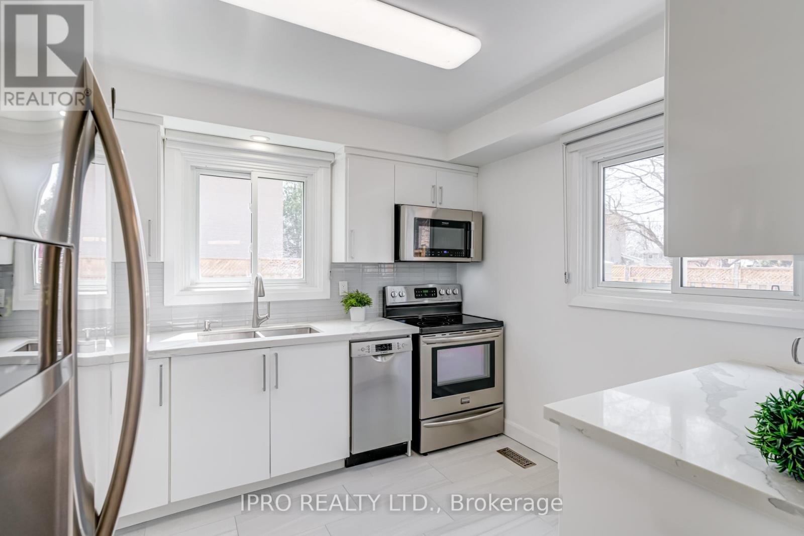 94 Rushmore Crescent, Brampton, Ontario  L6Z 1R2 - Photo 12 - W12103191