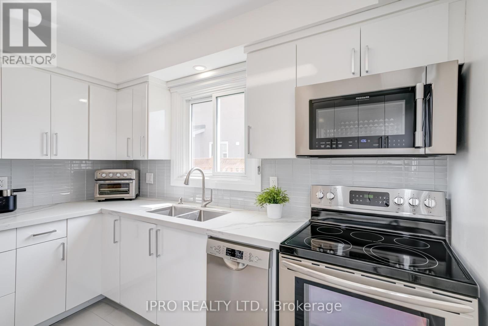 94 Rushmore Crescent, Brampton, Ontario  L6Z 1R2 - Photo 13 - W12103191