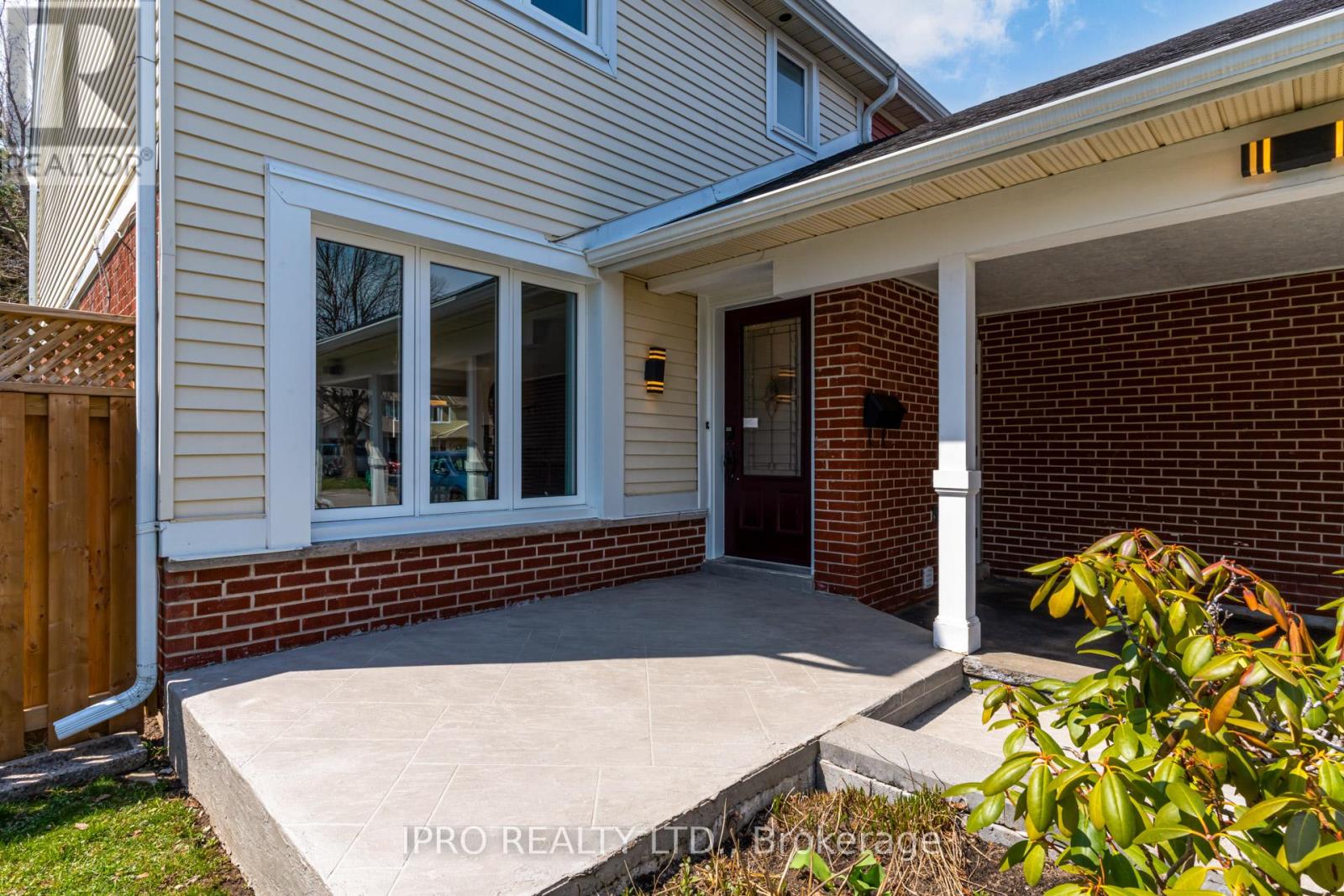 94 Rushmore Crescent, Brampton, Ontario  L6Z 1R2 - Photo 3 - W12103191