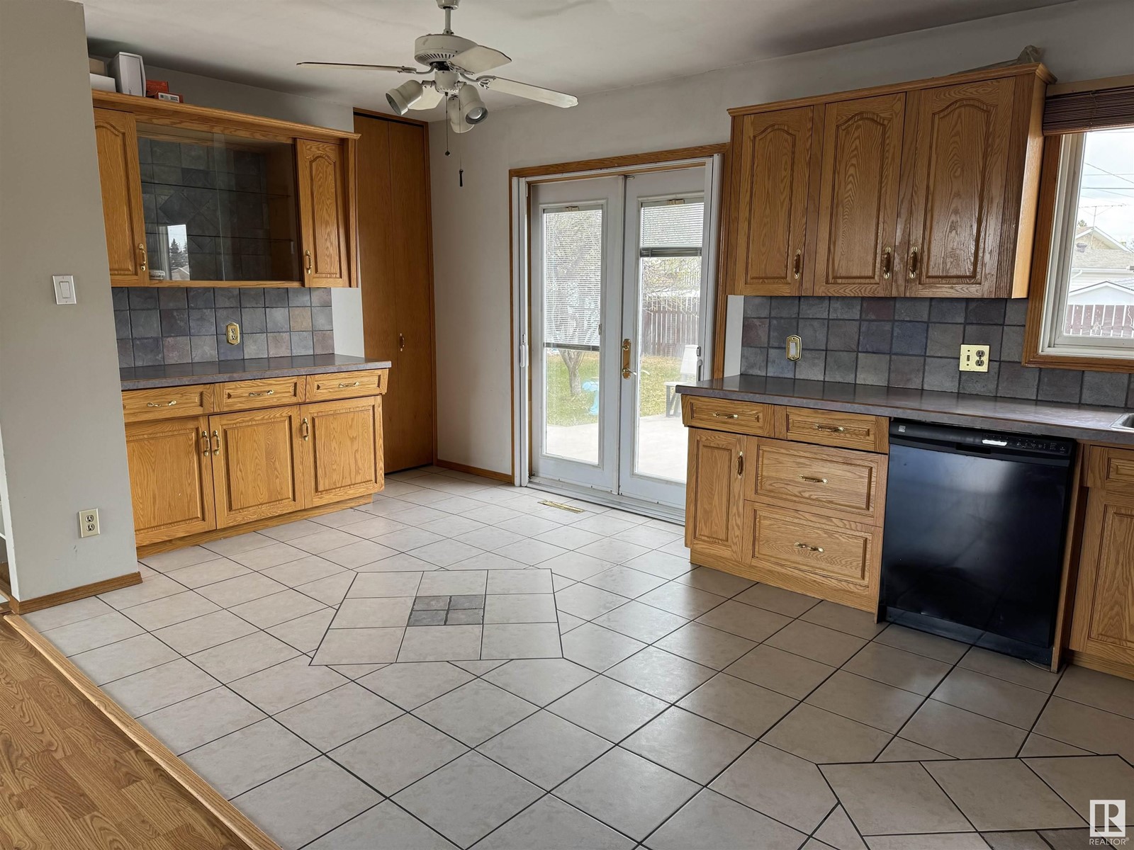 Property at 5420 49A ST image 4