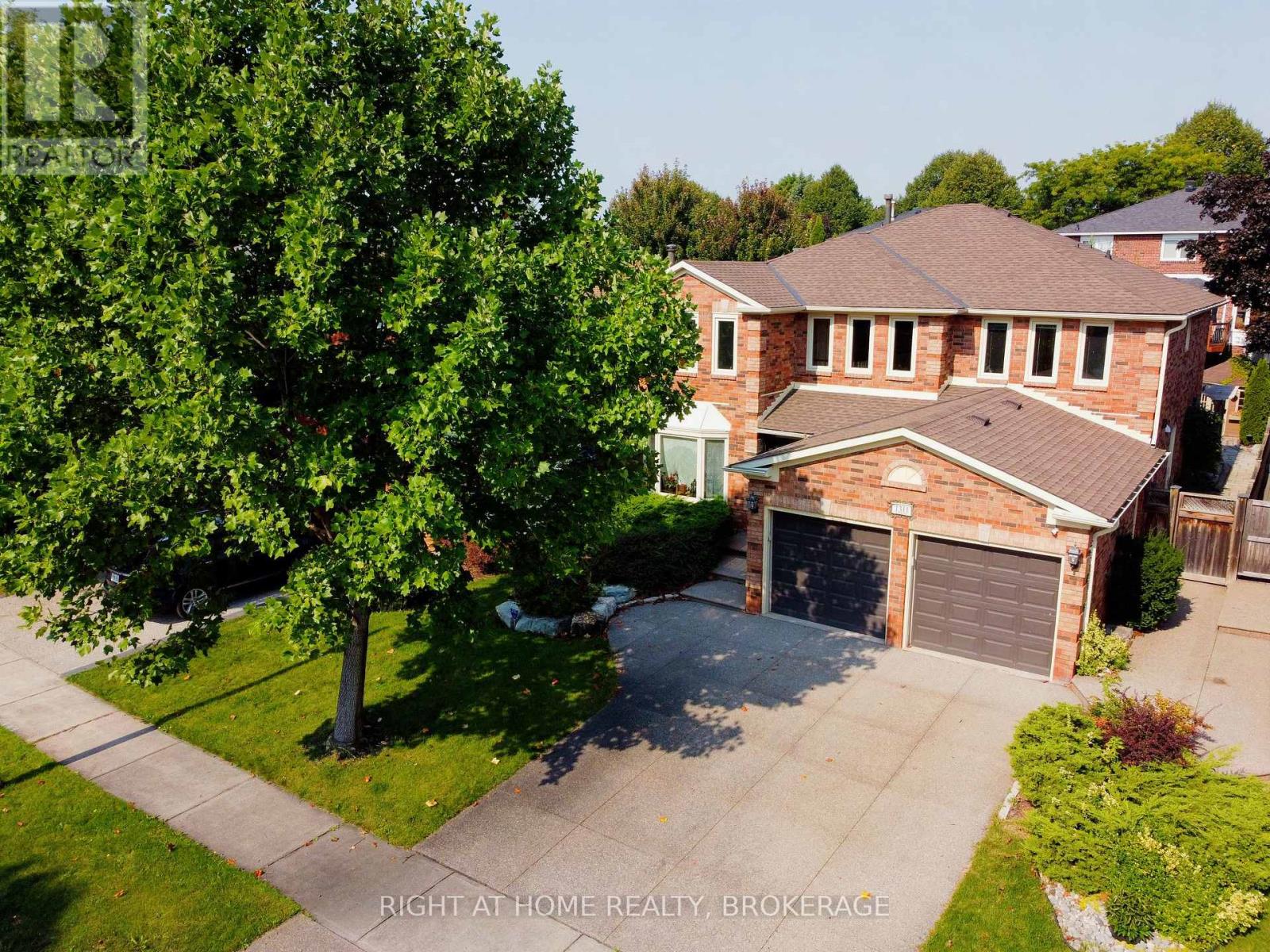 1311 Playter Place, Oakville, Ontario  L6M 2V1 - Photo 2 - W12103212