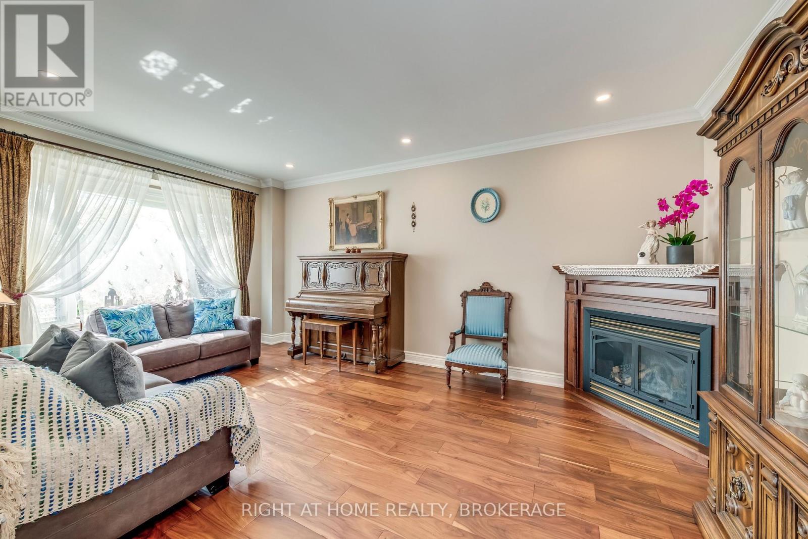 1311 Playter Place, Oakville, Ontario  L6M 2V1 - Photo 5 - W12103212