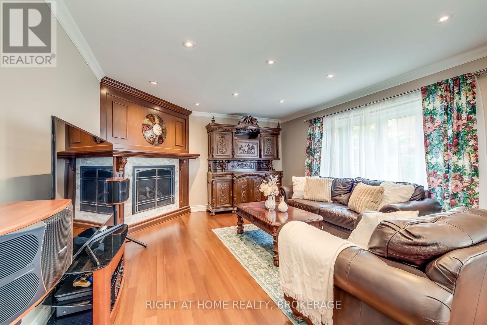 1311 Playter Place, Oakville, Ontario  L6M 2V1 - Photo 9 - W12103212