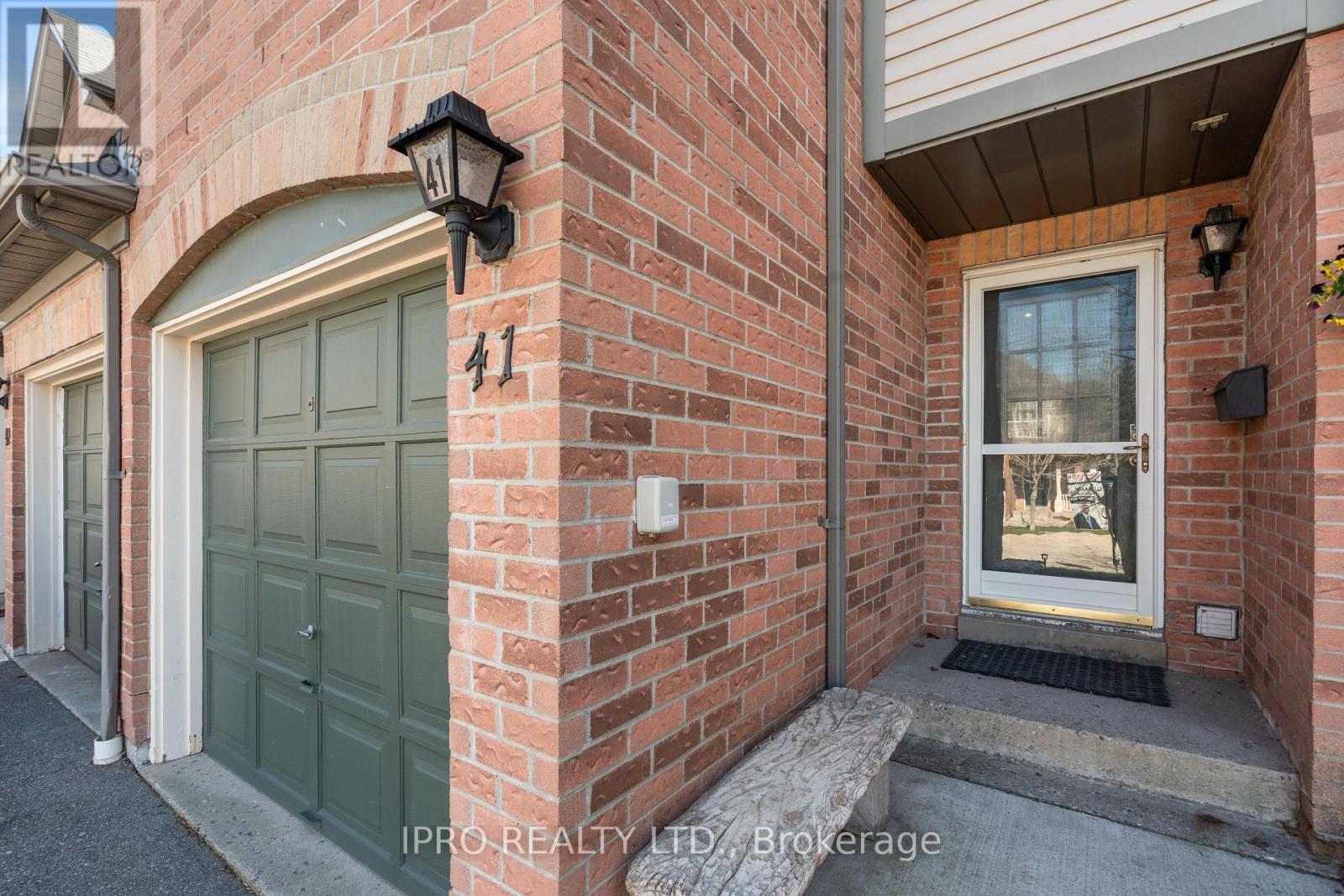Property at 41 - 2088 LEANNE BOULEVARD W image 3