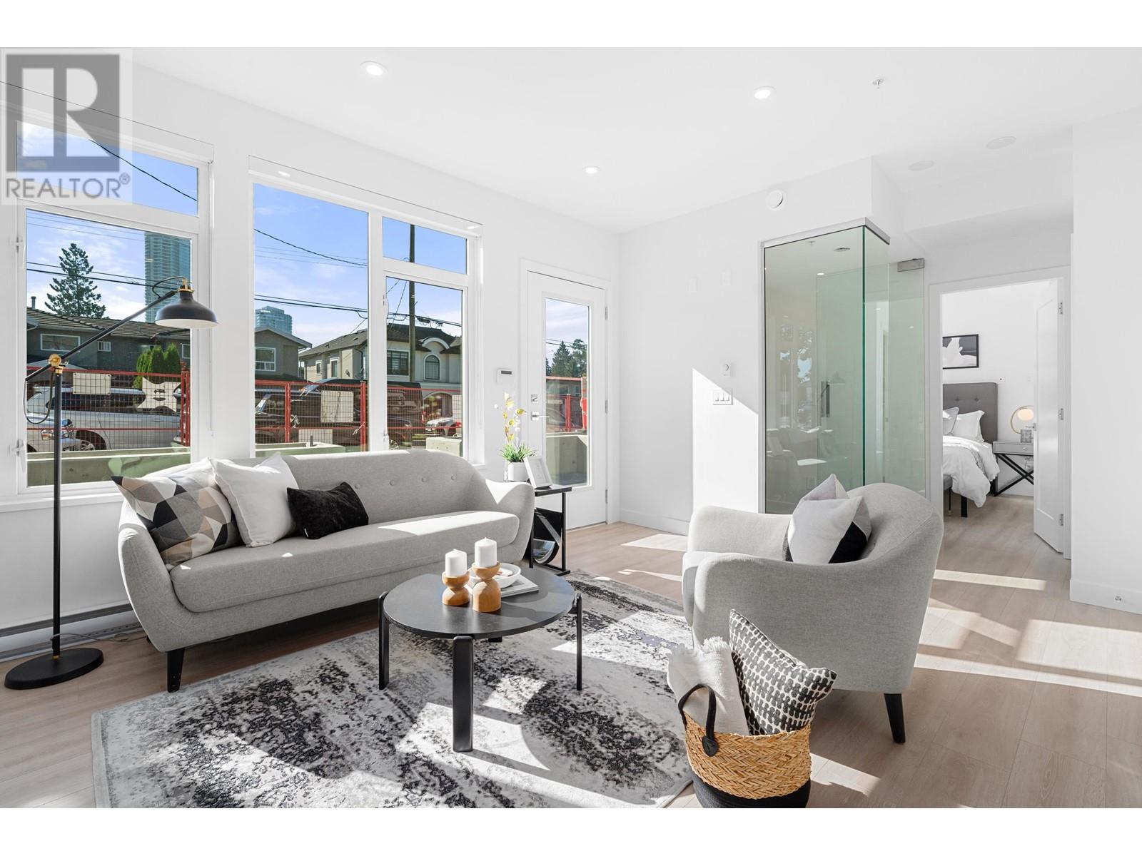 Listing Picture 8 of 33 : 107 7161 17TH AVENUE, Burnaby / 本拿比 - 魯藝地產 Yvonne Lu Group - MLS Medallion Club Member