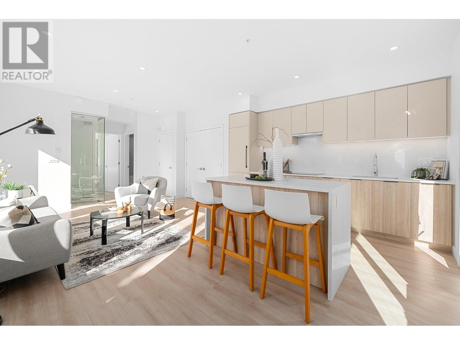 Listing Picture 10 of 33 : 107 7161 17TH AVENUE, Burnaby / 本拿比 - 魯藝地產 Yvonne Lu Group - MLS Medallion Club Member