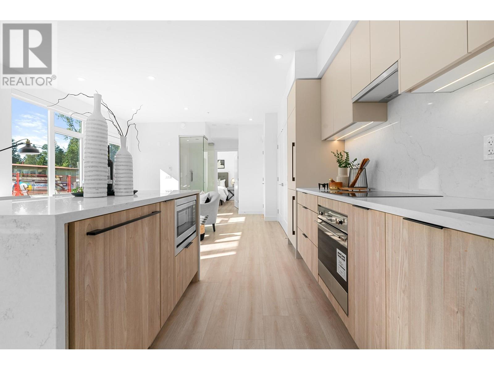 Listing Picture 13 of 33 : 107 7161 17TH AVENUE, Burnaby / 本拿比 - 魯藝地產 Yvonne Lu Group - MLS Medallion Club Member