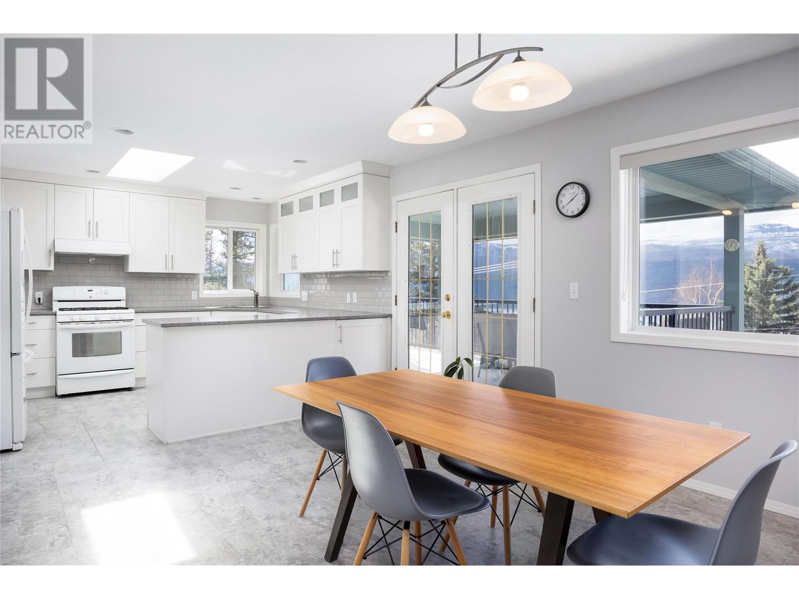 Property at 16865 COMMONAGE Road image 3