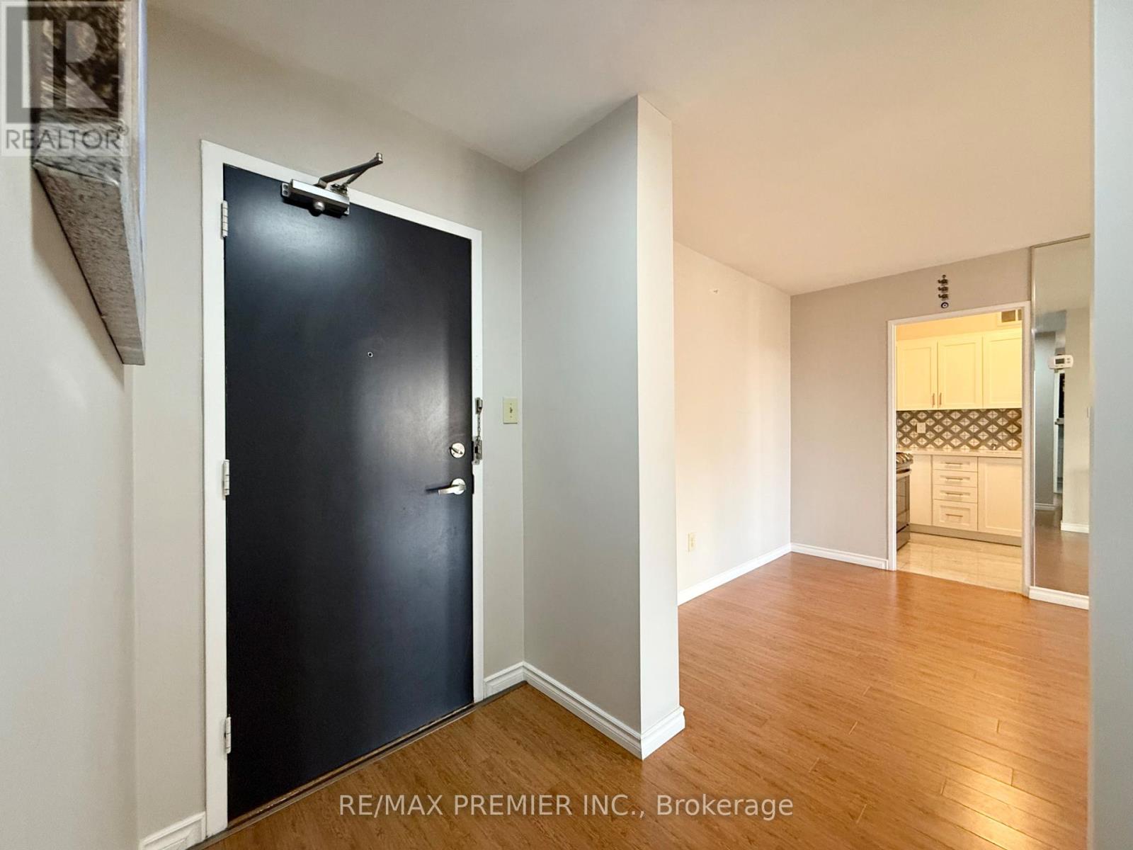 502 - 31 Four Winds Drive, Toronto, Ontario  M3J 1K9 - Photo 6 - W12101757