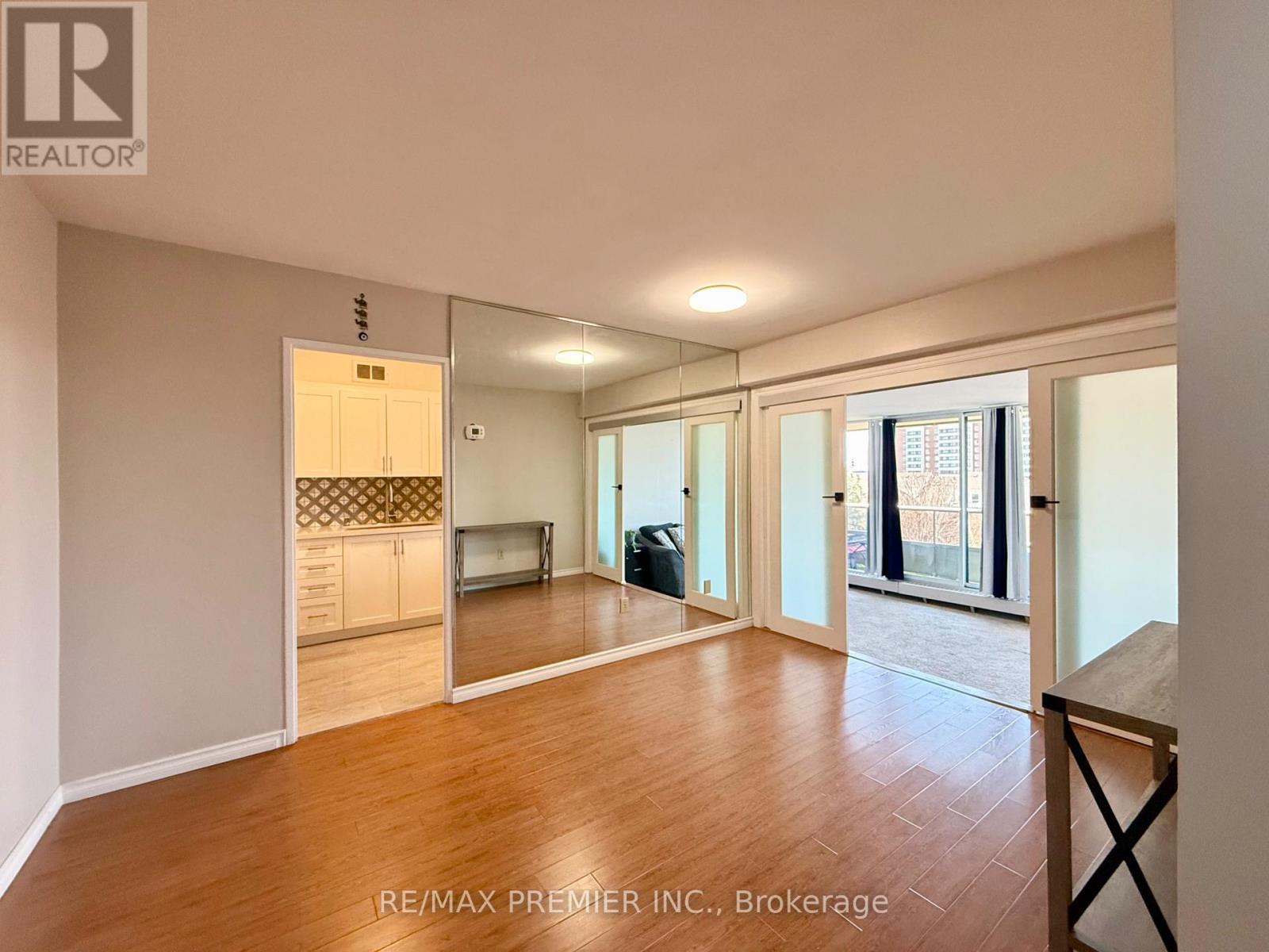 502 - 31 Four Winds Drive, Toronto, Ontario  M3J 1K9 - Photo 8 - W12101757