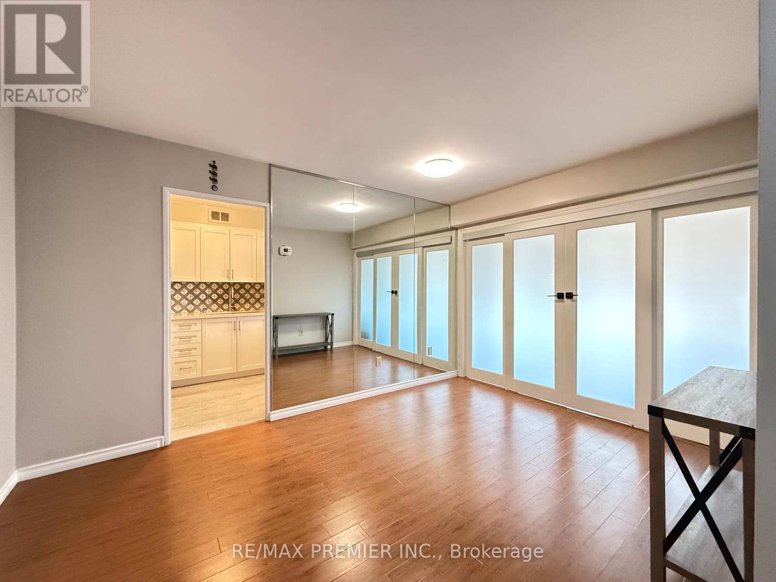 502 - 31 Four Winds Drive, Toronto, Ontario  M3J 1K9 - Photo 9 - W12101757